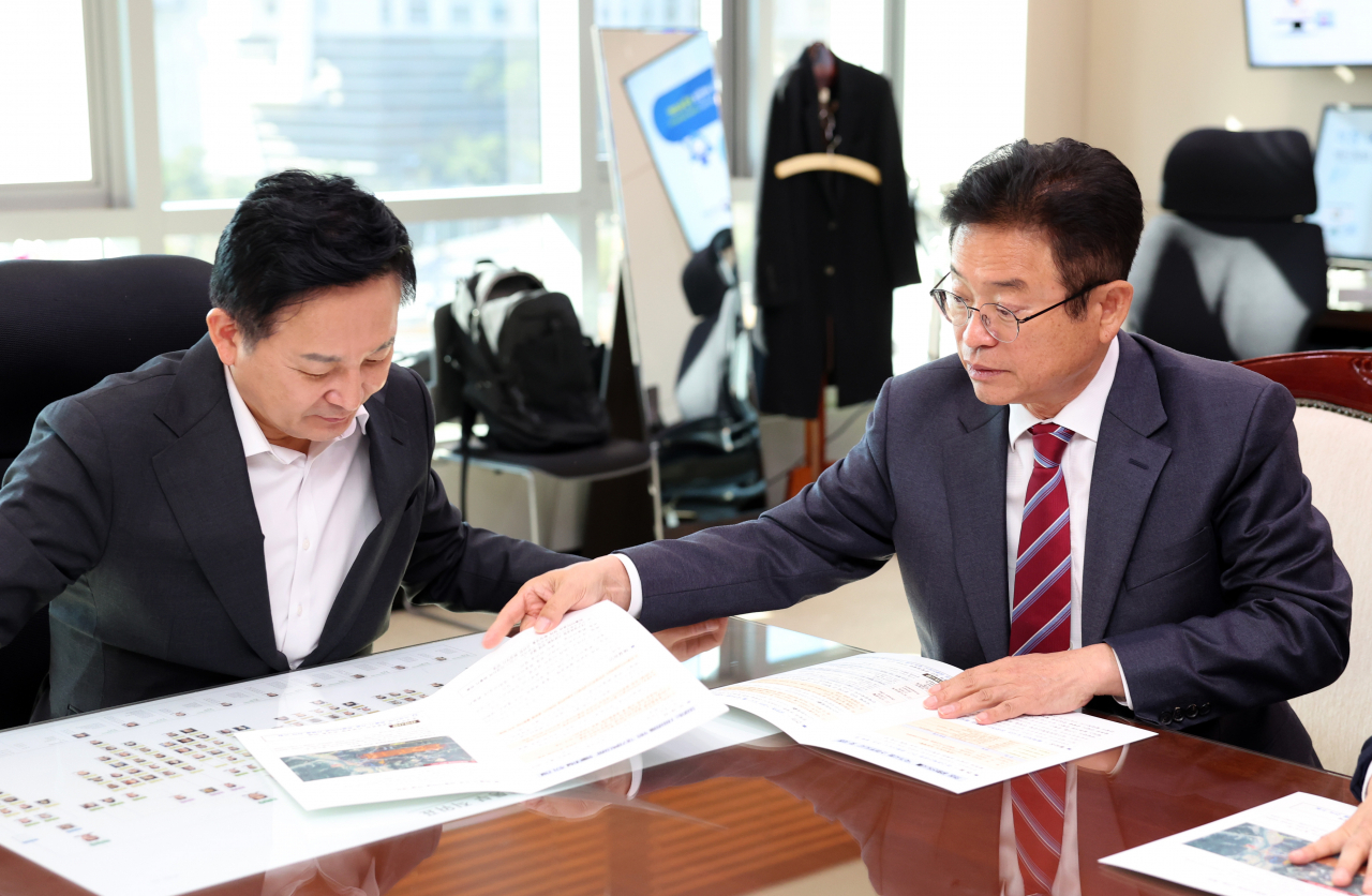 이철우 경북지사가 원희룡 국토부장관과 면담하고 있다.[경북도 제공]