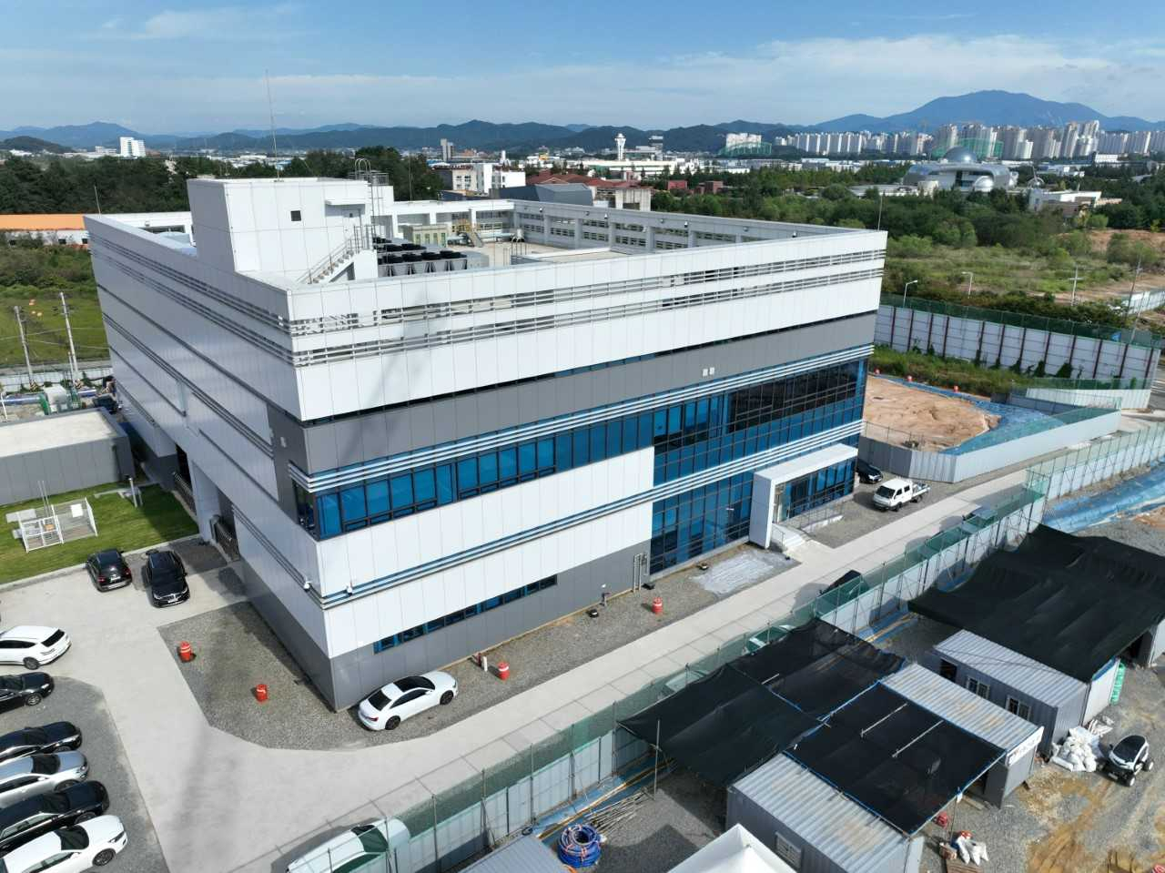 광주시는 첨단 3지구 인공지능 중심 산업융합 집적단지(AI 집적단지) 핵심 시설인 AI 데이터센터 서비스를 15일 개시한다.