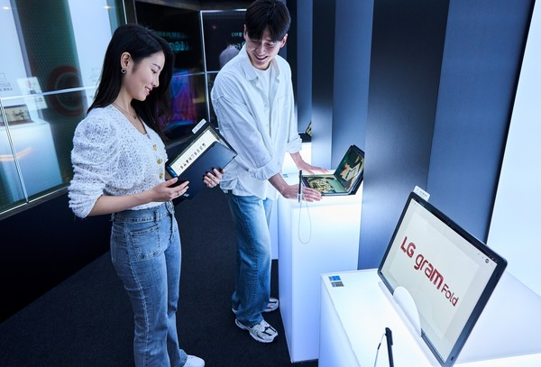 나오자마자 순식간에 완판된 LG전자 폴더블 노트북 [사진, LG전자]