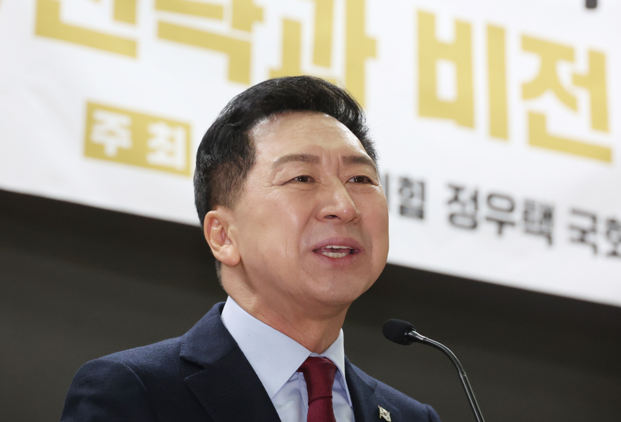 국민의힘 김기현 대표가 15일 국회 의원회관에서 정우택 국회부의장이 연 '광복 100주년의 꿈, G3 대한민국으로 가는 길' 세미나에서 축사를 하고 있다.[연합]