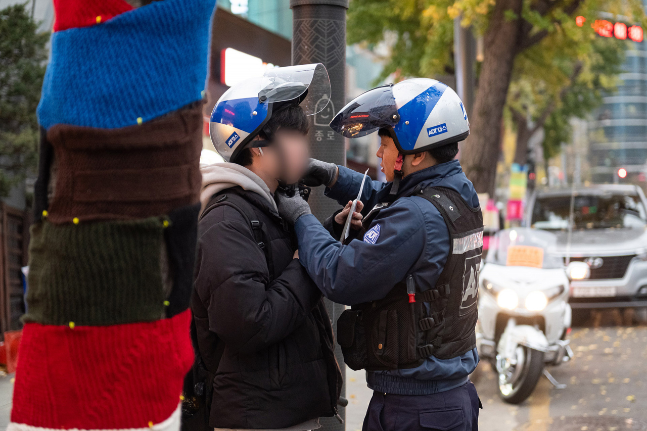 16일 SK쉴더스의 ‘수험생 특별 호송 지원’ 진행 모습. [SK쉴더스 제공]