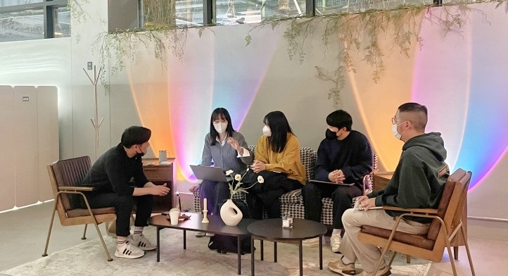 커피챗에서 멘토가 취업에 대해 조언하는 모습[알리콘 제공]