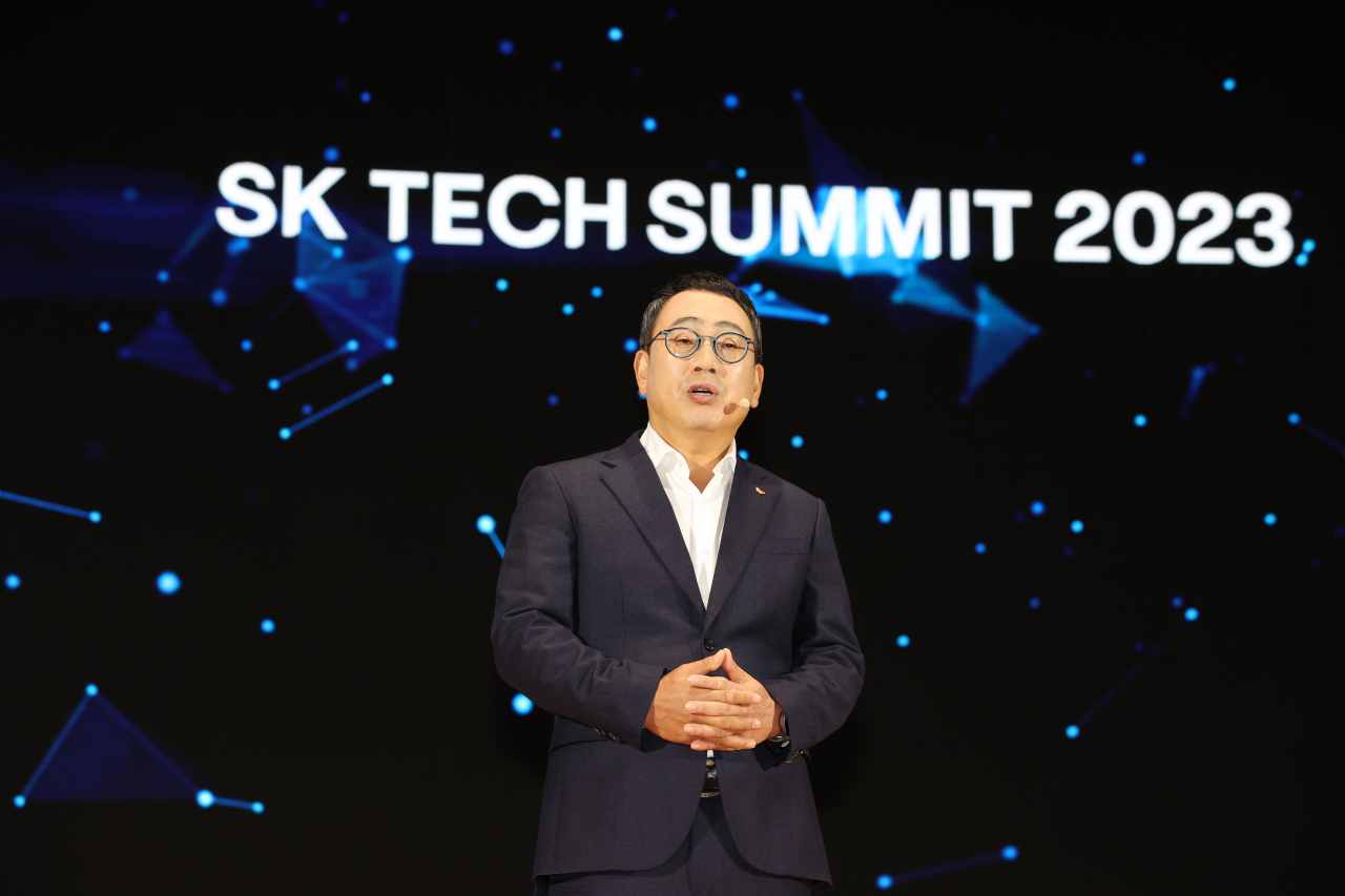 유영상 SKT 사장이 16일 서울 강남구 코엑스에서 열린 'SK 테크 서밋 2023'에서 발언하고 있다. 연합뉴스
