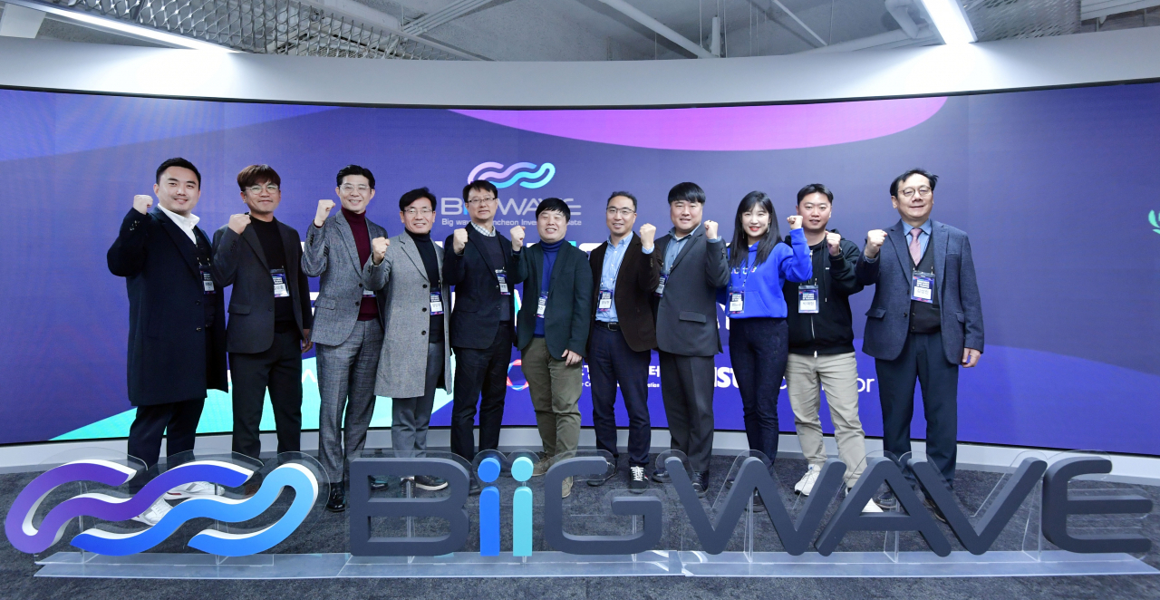 빅웨이브에 선정된 10곳의 스타트업 관계자들[인천창조경제혁신센터 제공]