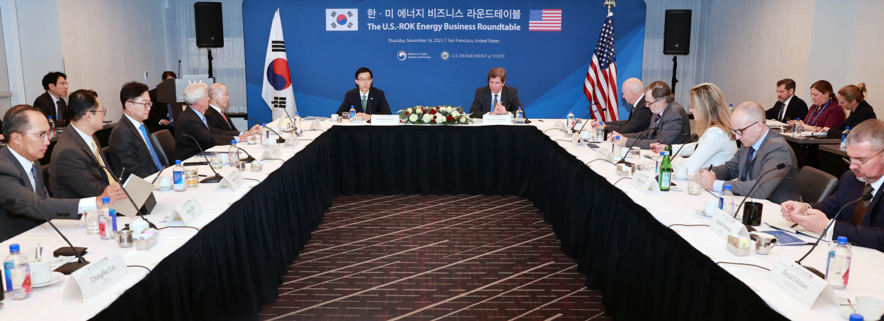 방문규 산업통상자원부 장관이 16일(현지시간) 미국 샌프란시스코 W 샌프란시스코 호텔에서 열린 '한·미 에너지 비즈니스 라운드테이블'에 참석해 인사말하고 있다. [산업통상자원부 제공]