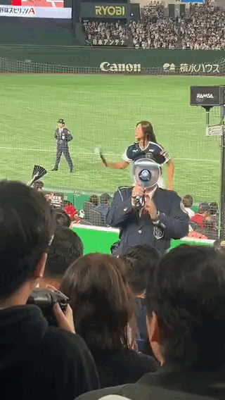 온라인커뮤니티 보배드림에 올라온 응원 당시 GIF. [보배드림 갈무리]