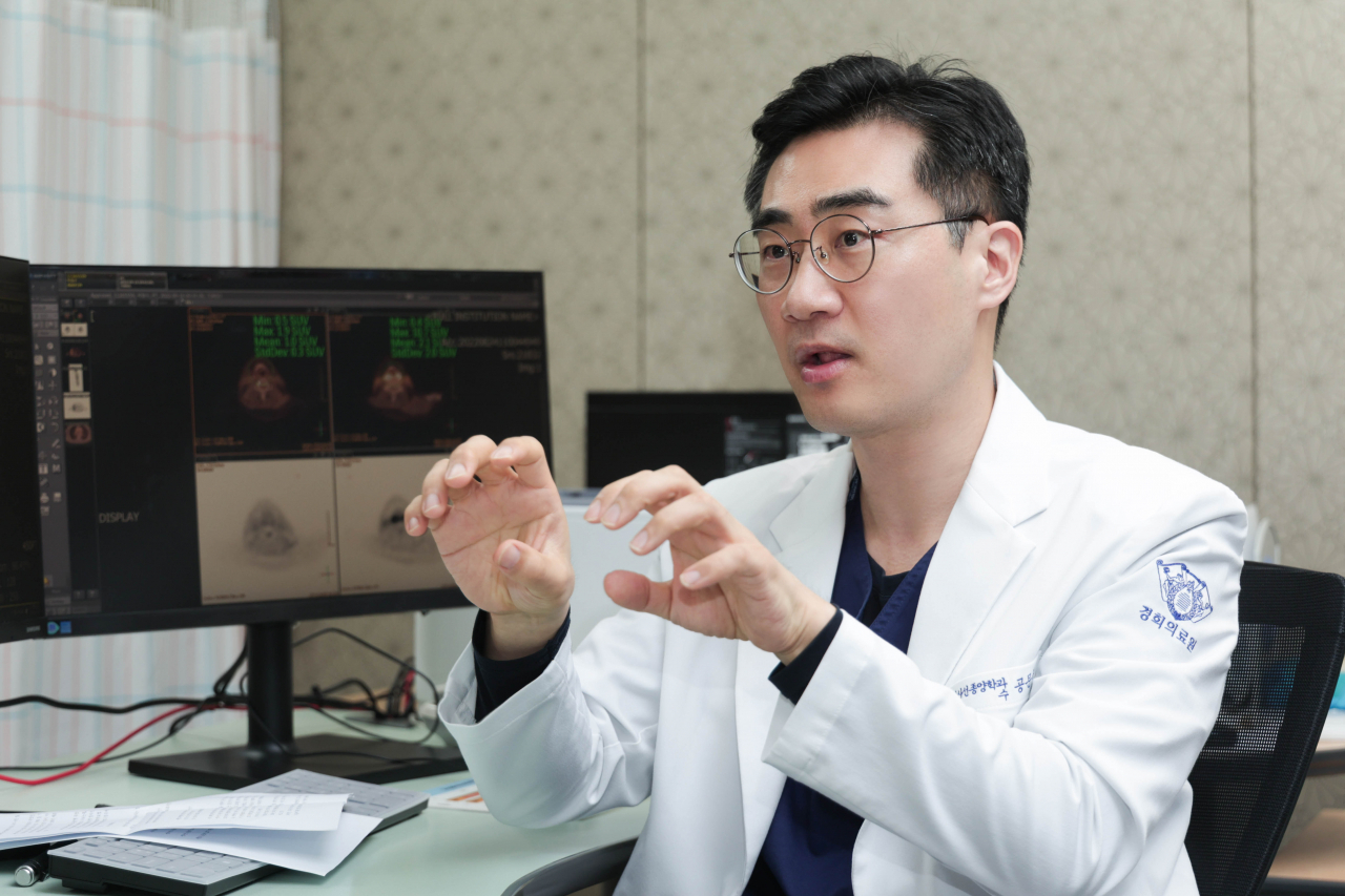공문규 교수는 “방사선 치료를 받을 때 가슴 통증이 생겨도 너무 겁먹을 필요 없다”며 “방사선 치료로 인한 식도염은 대부분 저절로 좋아지는 질환이니, 불필요한 검사를 시행하지 말고 전문의의 판단에 따라 적절한 약을 복용하면 대부분 큰 후유증 없이 회복되기 때문에 안심해도 된다”고 강조했다.