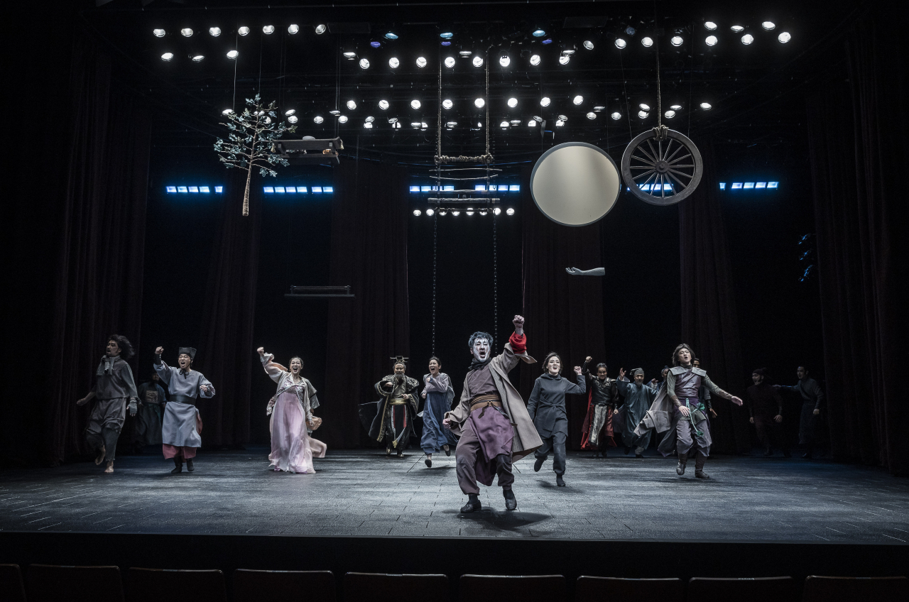 A scene from "The Orphan of Zhao" by the National Theater Company of Korea (NTCK)