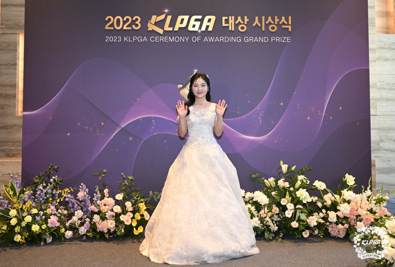 이예원은 올시즌 데뷔 첫승은 물론 대상, 상금왕, 최저타상을 휩쓸며 최고의 여왕에 올랐다.[KLPGA 제공]