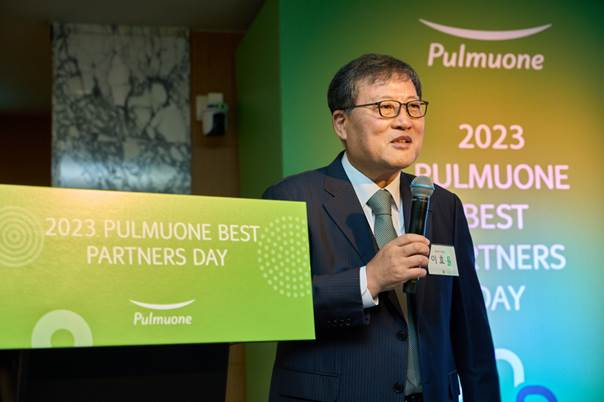 [사진1] 20일 서울 강남구 인터컨티넨탈 서울 코엑스에서 열린 ‘2023 풀무원 베스트 파트너스 데이’에서 ㈜풀무원 이효율 총괄CEO(사진)가 협력기업 대표들에게 인사말을 전하고 있다. [풀무원 제공]