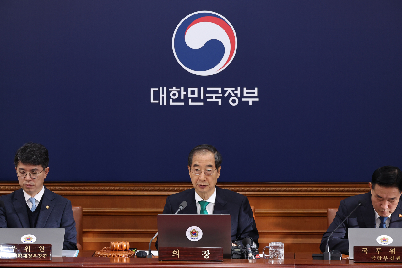 한덕수 국무총리가 21일 오전 서울 종로구 정부서울청사에서 열린 국무회의에 참석해 발언하고 있다. [연합]