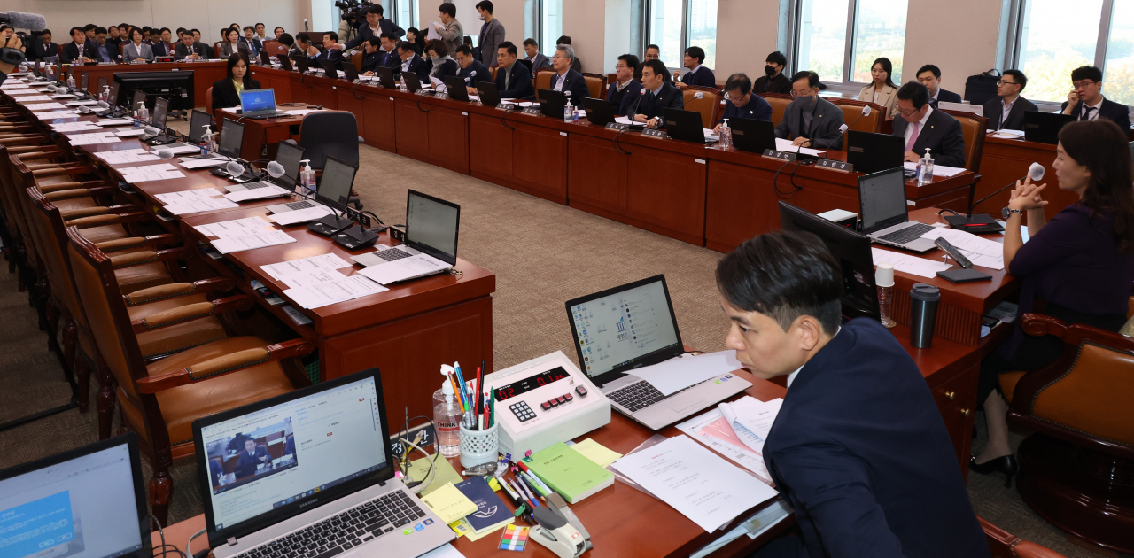 20일 국회 산업통상자원중소벤처기업위원회 전체회의가 여당 의원들이 불참한 채 열리고 있다. [연합]