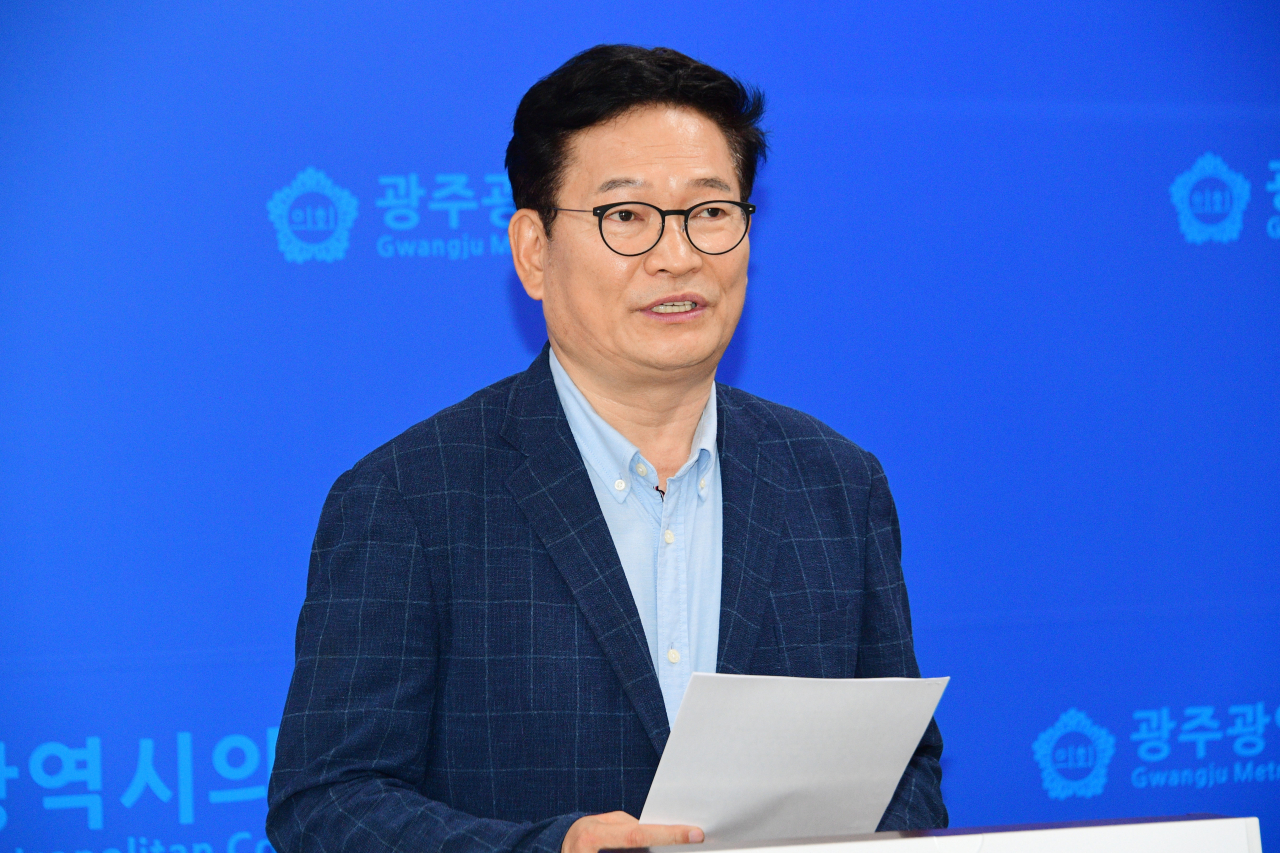 송영길 전 더불어민주당 대표가 14일 광주시의회에서 기자회견을 열고 있다. [연합]