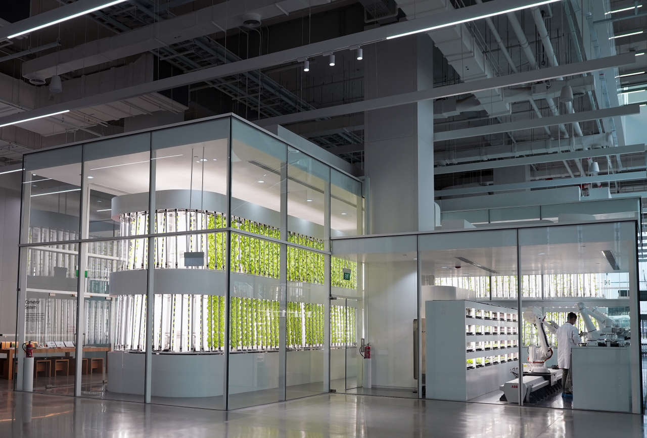Smart farming system at Hyundai Motor Group Innovation Center Singapore (Hyundai Motor Group)