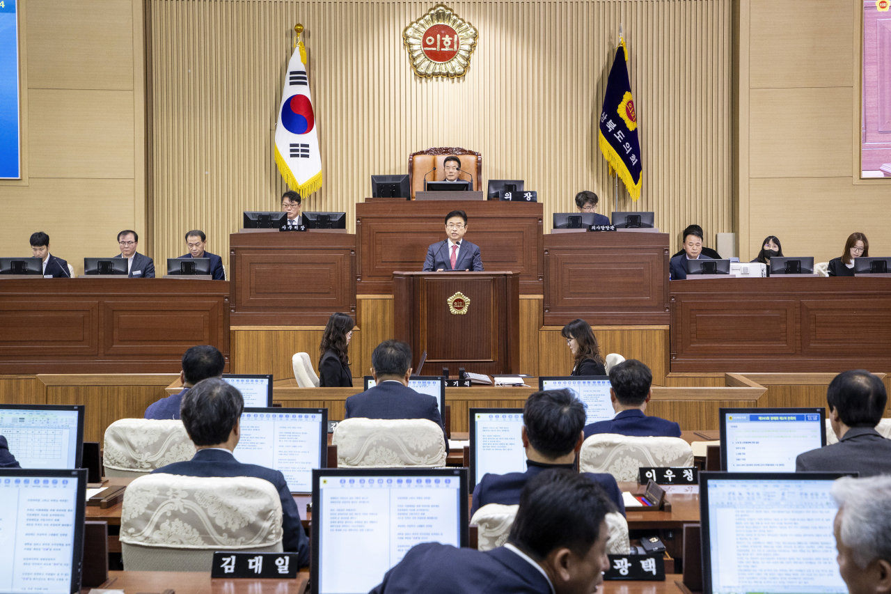 이철우 경북지사가 21일 경북도의회에서 2024년도 예산안 제출에 즈음한 시정연설을 하고 있다.[경북도 제공]