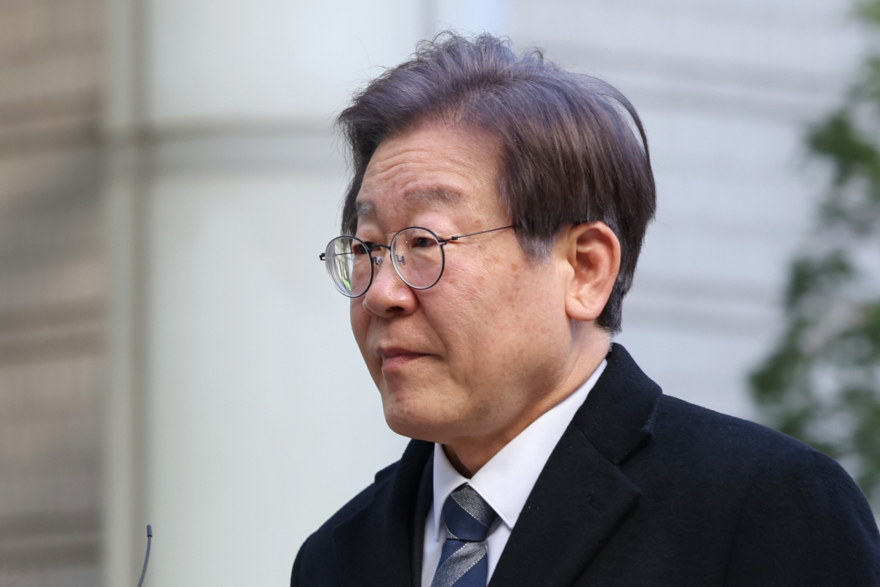 더불어민주당 이재명 대표가 21일 오전 서울 서초구 서울중앙지방법원에서 열린 '대장동 배임·성남FC 뇌물' 관련 1심 8회 공판에 출석하고 있다. [연합]