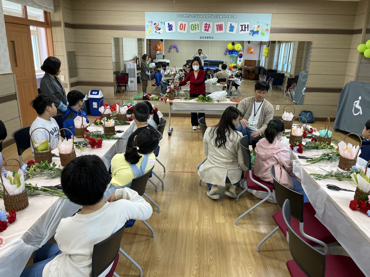 길안초등학교 인성중점학교 인성놀이 프로그램 활동 모습.[경북교육청 제공]