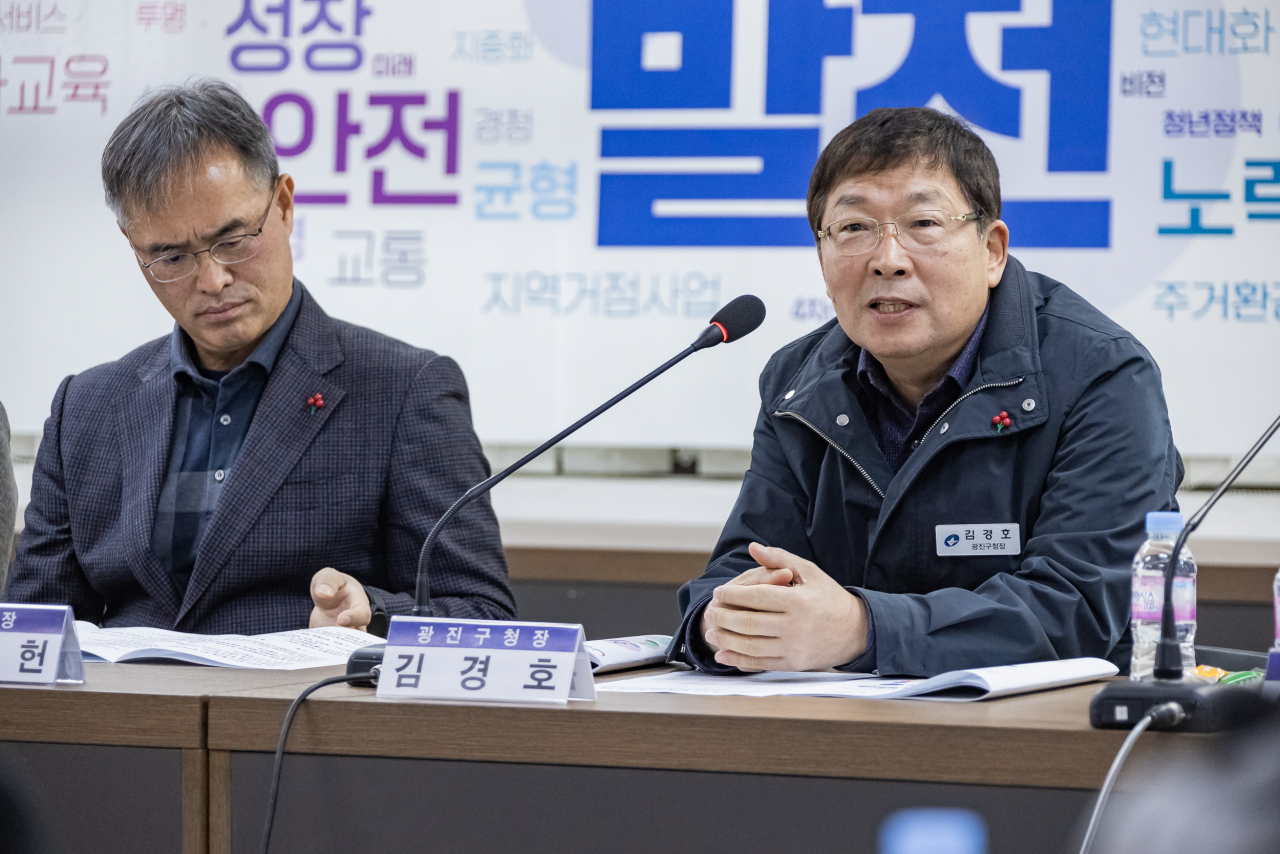 저출생 대책 민관 협의회에서 발언하고 있는 김경호 광진구청장. [광진구 제공]