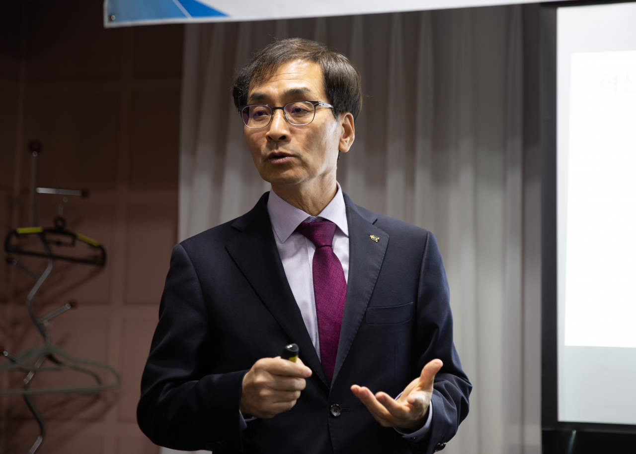이창근 한국에너지기술연구원장이 에너지 기술 혁신에 대해 설명하고 있다.[한국에너지기술연구원 제공]