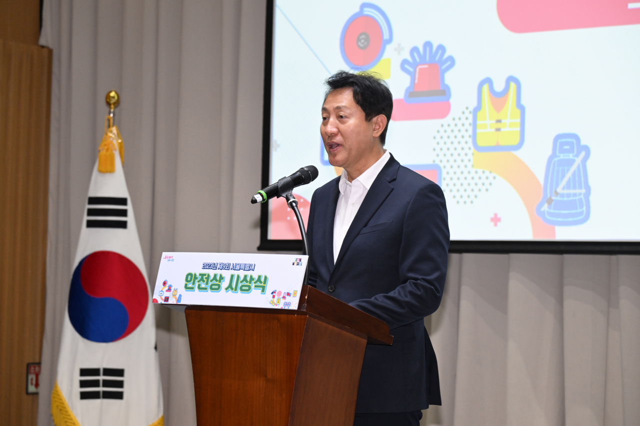 서울시는 광화문역에서 의식을 잃은 시민을 구조한 강승민(여·23)씨에게 서울시 안전상 대상을 수여했다고 23일 밝혔다.[서울시 제공]