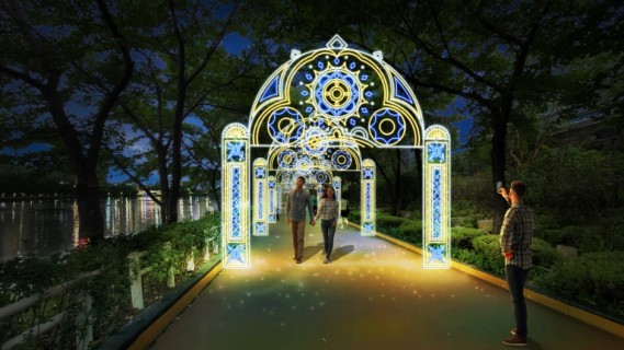 Seokchon Lake light festival, indoor zoo and Singaporean fashion