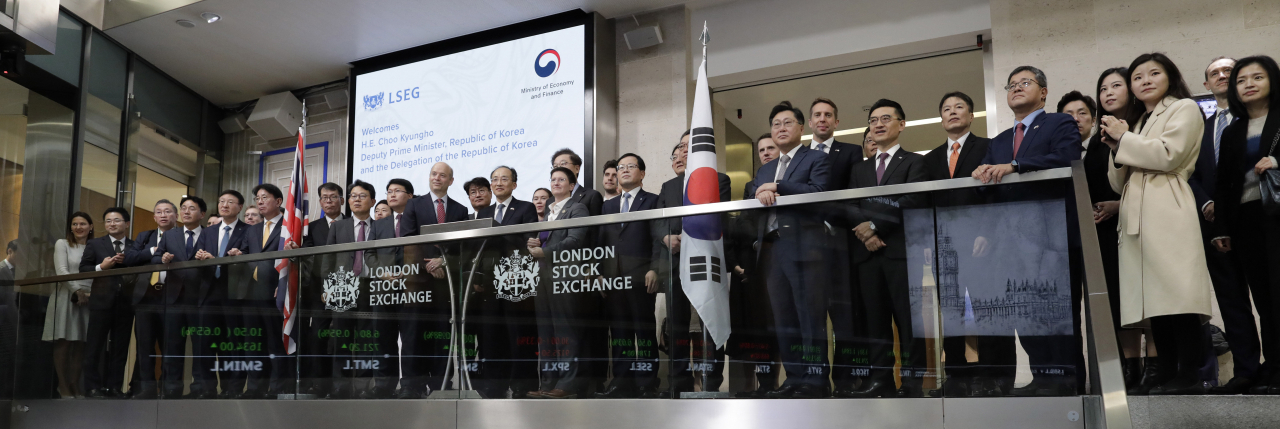추경호 부총리 겸 기획재정부 장관이 23일 08시(현지시간) 런던 증권거래소(London Stock Exchange) 개장 행사(Market Open Ceremomy)에 참석, 한-영 금융 협력 성과를 강조하고 있다. [기획재정부 제공]