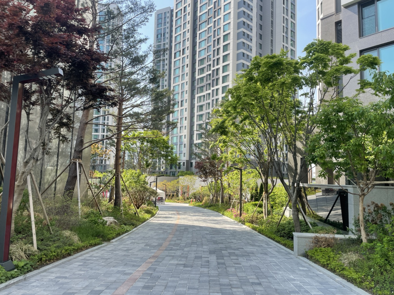제23회 자연환경대상 시상식에서 환경부장관상을 수상한 송파 롯데캐슬 시그니처 단지 내 조경[사진=롯데건설 제공]