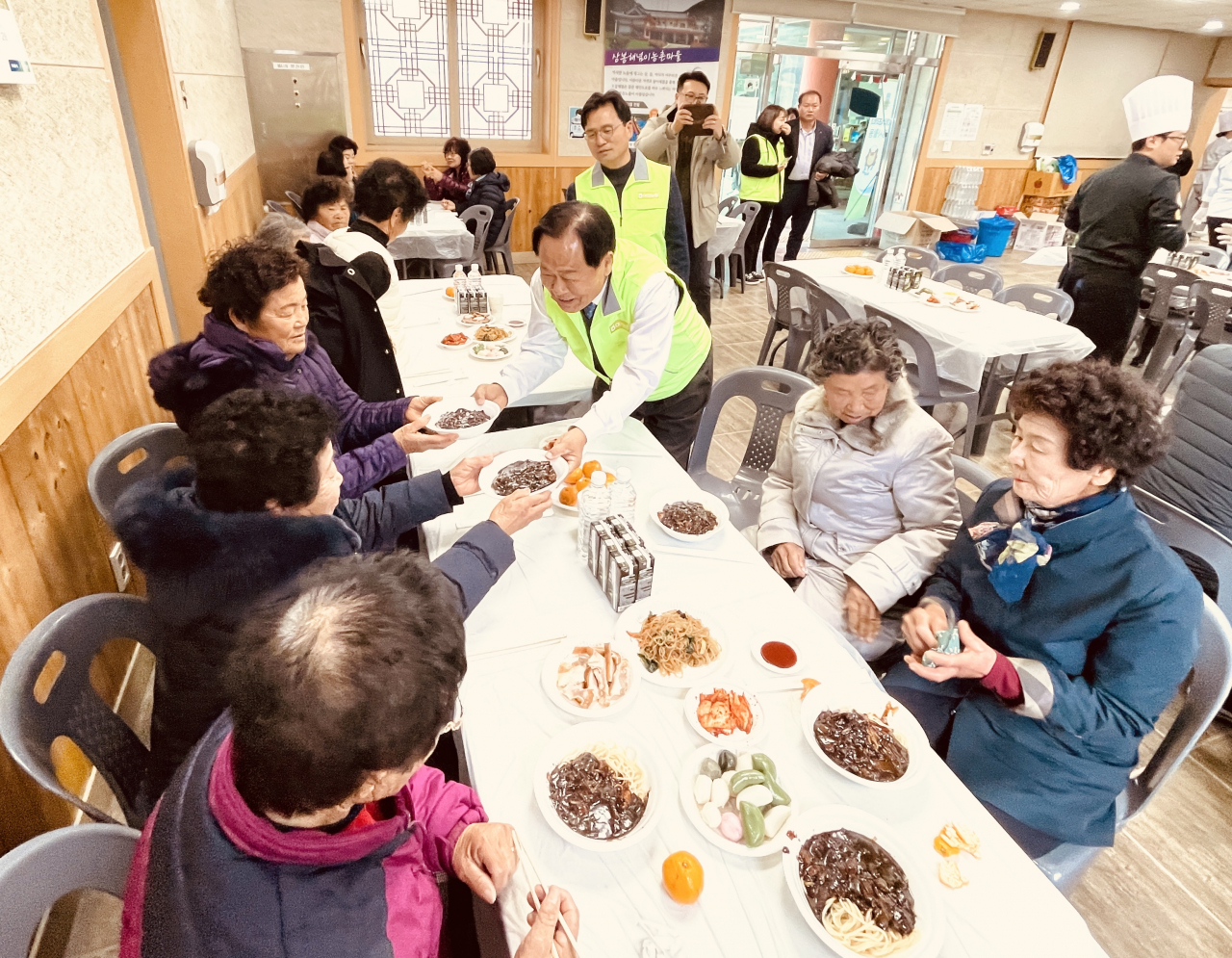 전남농협과 여천농협은 24일광주대학교 대학생과 찾아가는 농촌복지센타를 운영했다고 밝혔다