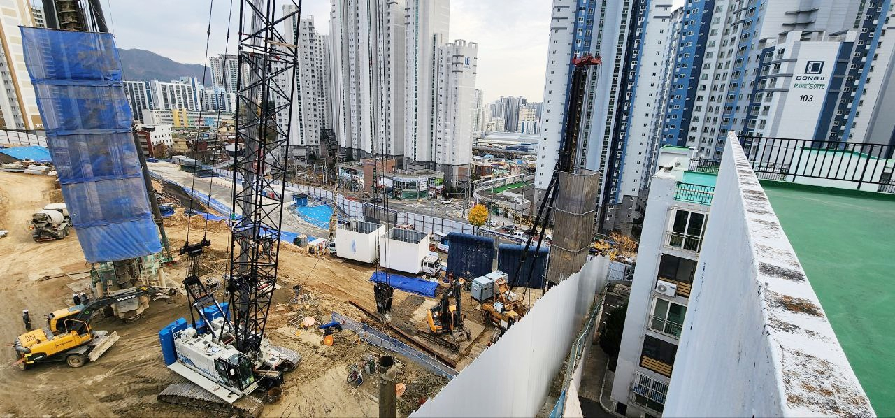 동원개발이 공사 중인 ‘부암2차 비스타동원 아트포레’ 현장. [사진=독자]