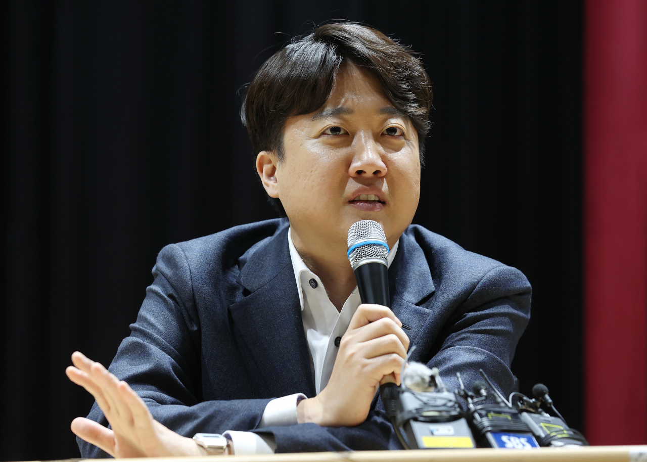 국민의힘 이준석 전 대표가 22일 오후 서울 성북구 고려대 4.18기념관에서 강연하고 있다. [연합]