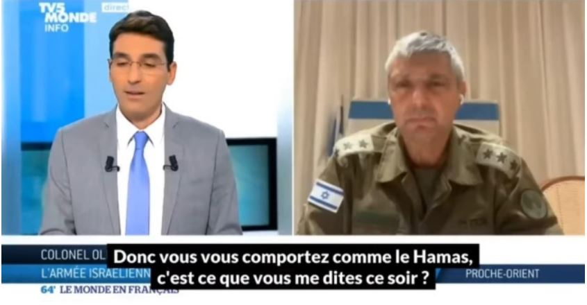 TV5MONDE 뉴스 진행자 무함마드 카시와 이스라엘군 대변인 올리비에 라포비츠. [연합]
