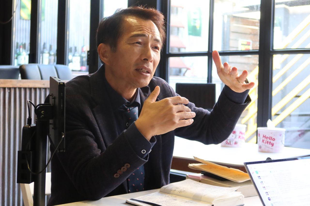 송기호 더불어민주당 서울 송파을 지역위원장이 지난 17일 송파구 잠실동 새마을전통시장 내 한 상점에서 헤럴드경제와 인터뷰하고 있다. [송기호 위원장 제공]