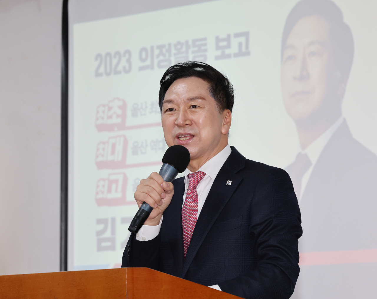 국민의힘 김기현 대표가 25일 오전 지역구인 울산시 남구에서 의정활동 보고회를 열고 발언하고 있다. [연합]