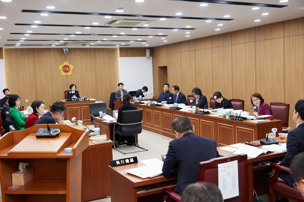 대구시의회 예산결산특별위원회가 대구시와 대구시교육청의 2023년도 제2회 추가경정 예산안을 심사하고 있다.[대구시의회 제공]