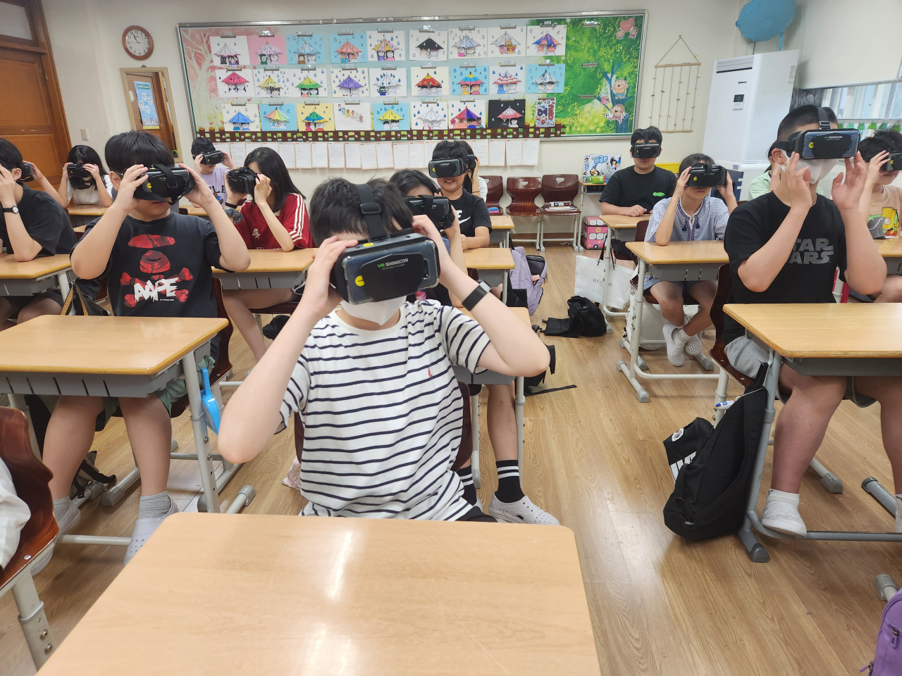 용인특례시가 올해 어린이 대상 VR 안전교육을 한데 이어 내년엔 어르신 교육도 확대한다.[용인시제공]