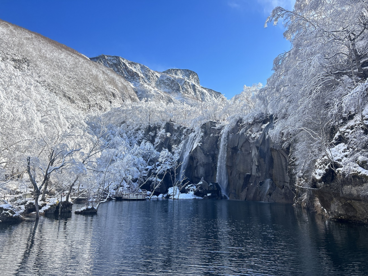 백두산 녹연담
