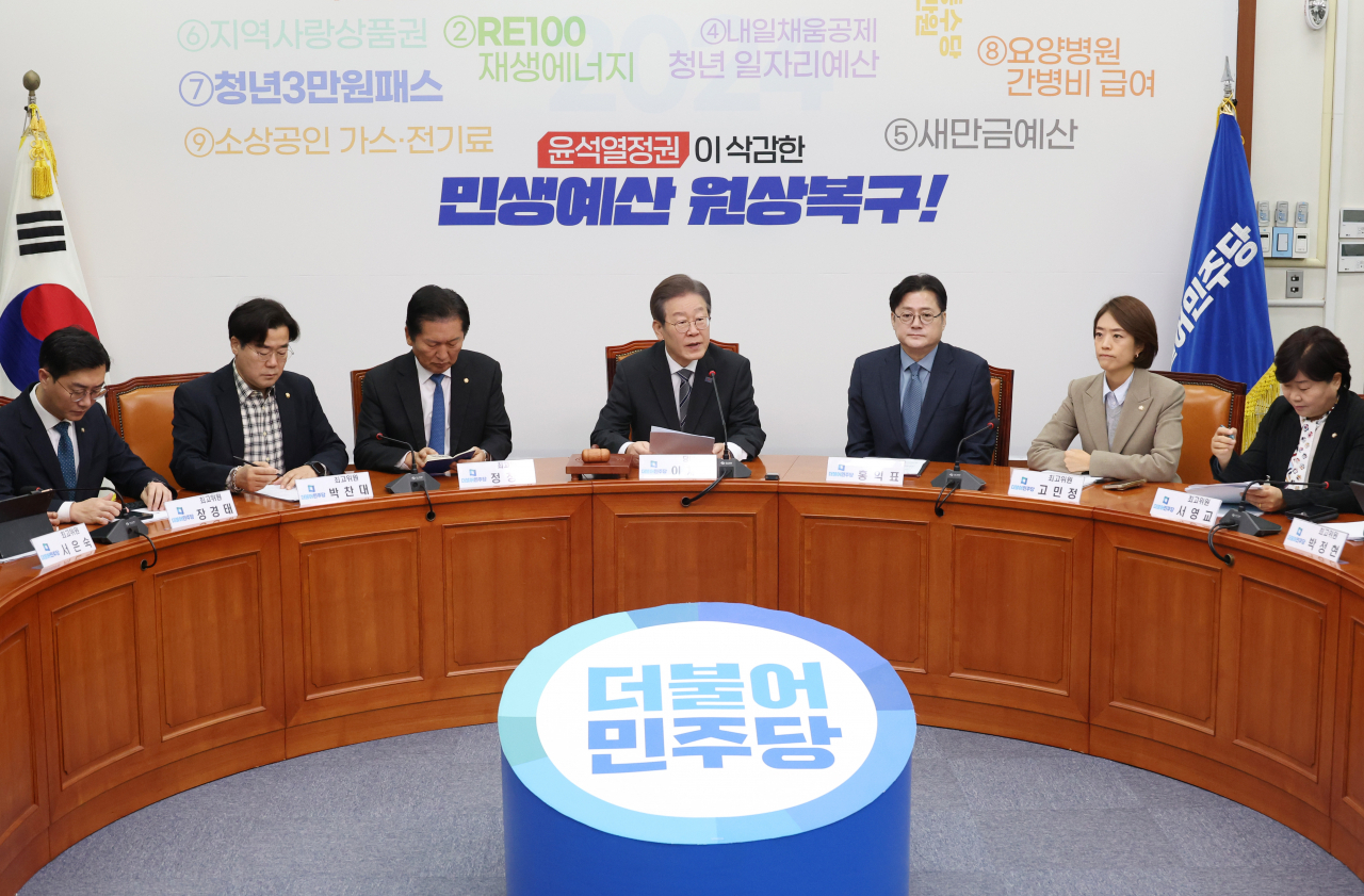 이재명 더불어민주당 대표가 27일 국회에서 열린 최고위원회의에서 발언을 하고 있다. [연합]