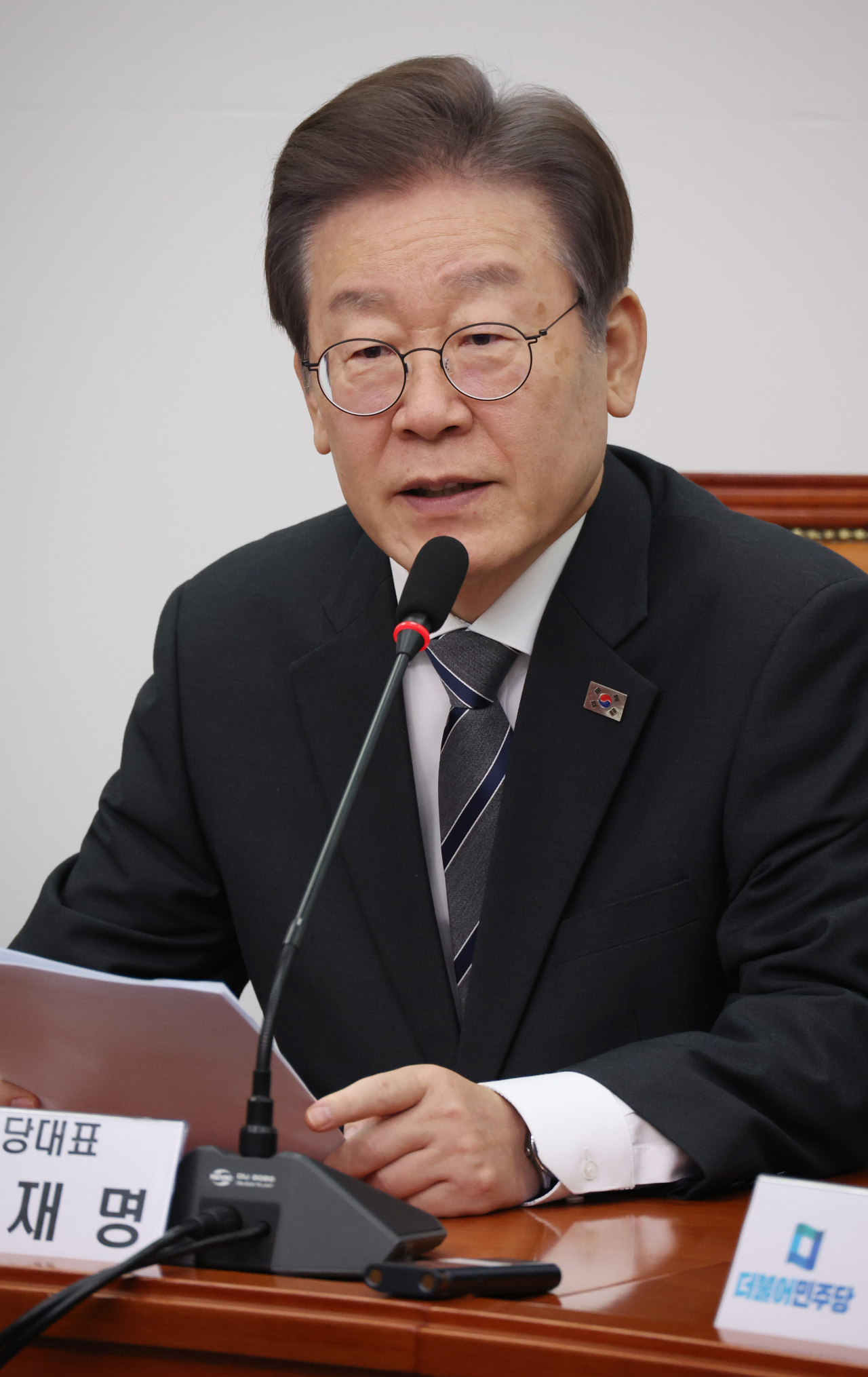 이재명 더불어민주당 대표가 27일 국회에서 열린 최고위원회의에서 발언을 하고 있다. [연합]