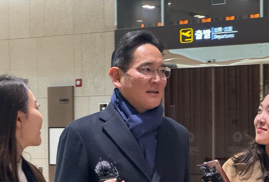27일 영국과 프랑스 방문을 마치고 김포비즈니스항공센터를 통해 귀국하는 이재용 회장. 김민지 기자