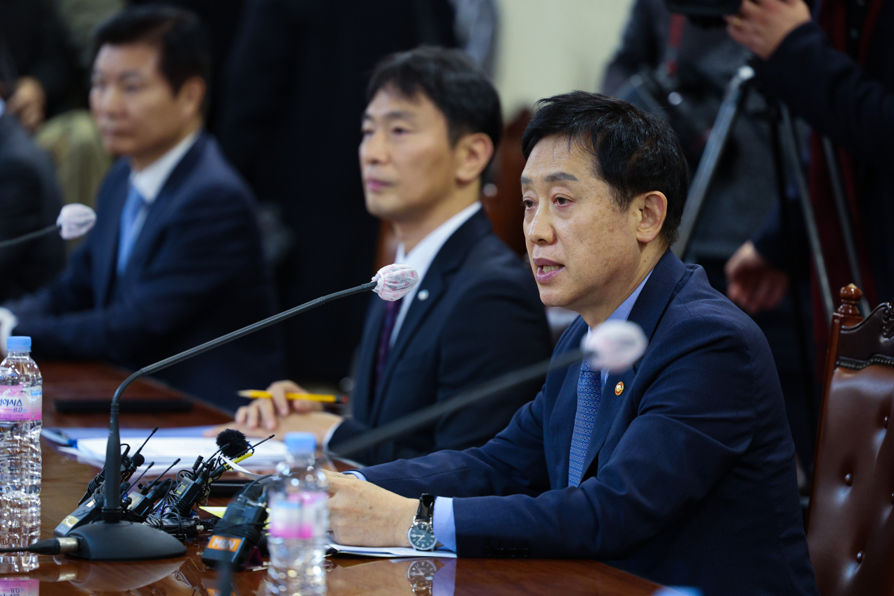 김주현 금융위원장이 20일 오후 서울 중구 은행연합회에서 열린 금융지주회장단 간담회에서 발언하고 있다. [연합]