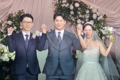 LG 트윈스 팬 김남현 씨의 결혼식에서 사회자로 나선 오지환 선수. [LG 트윈스]