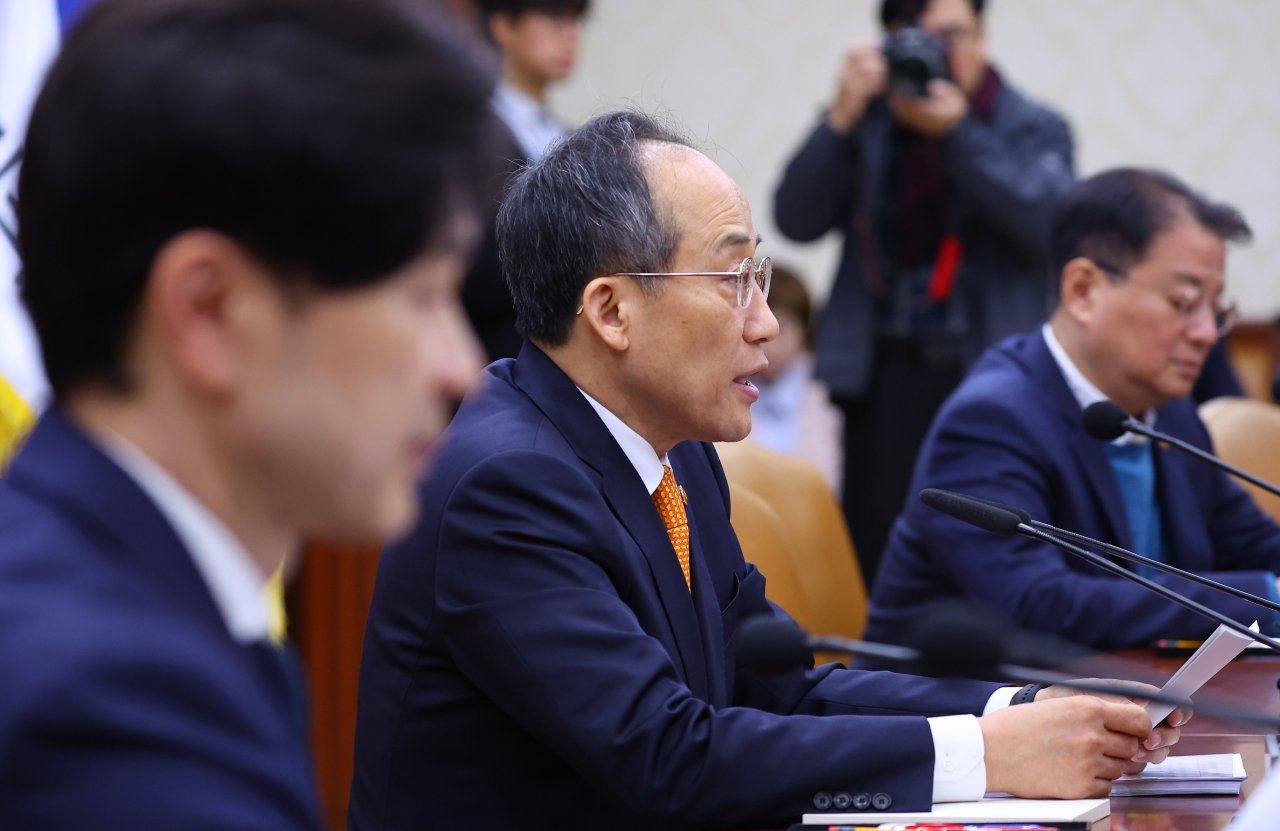 Finance Minister Choo Kyung-ho speaks during a ministers' meeting at the Seoul Government Complex on Monday. (Yonhap)