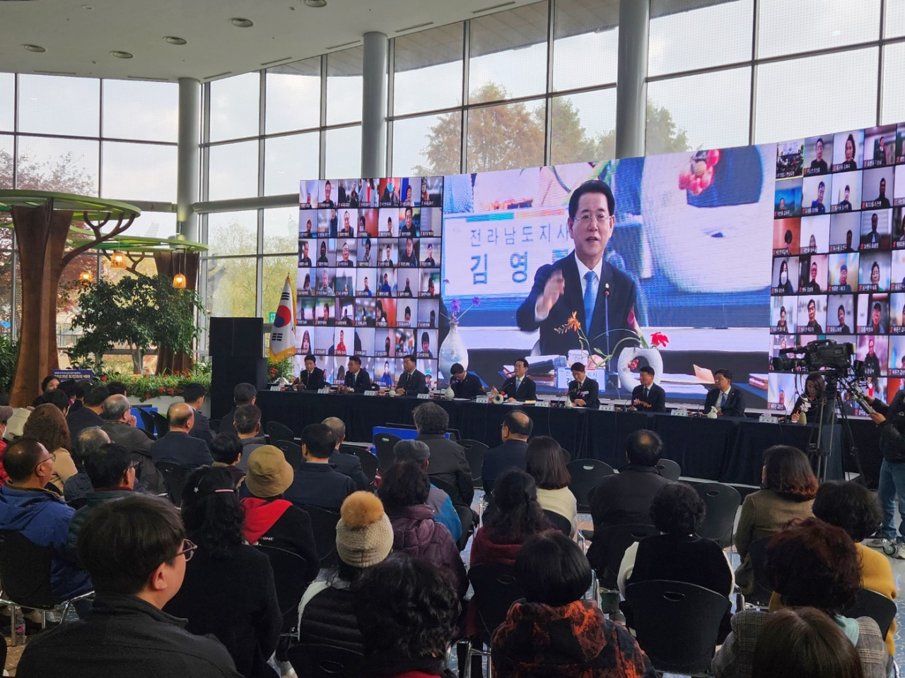 김영록 전남지사가 27일 오후 순천에서 도민과의 대화의 시간을 갖고 있다.