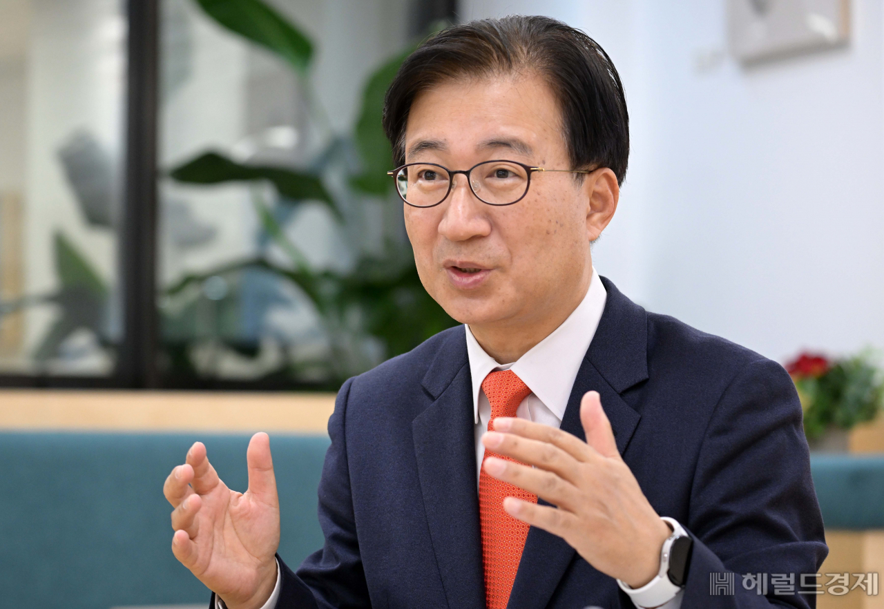이명우 국회도서관장이 21일 오전 서울 여의도 국회도서관에서 헤럴드경제와 인터뷰를 하고 있다. 이상섭 기자