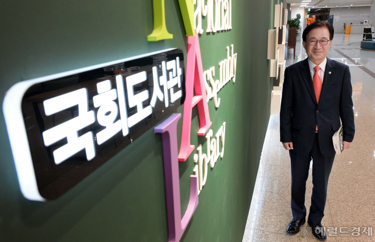 이명우 국회도서관장이 21일 오전 서울 여의도 국회도서관에서 헤럴드경제와 인터뷰를 하고 있다. 이상섭 기자