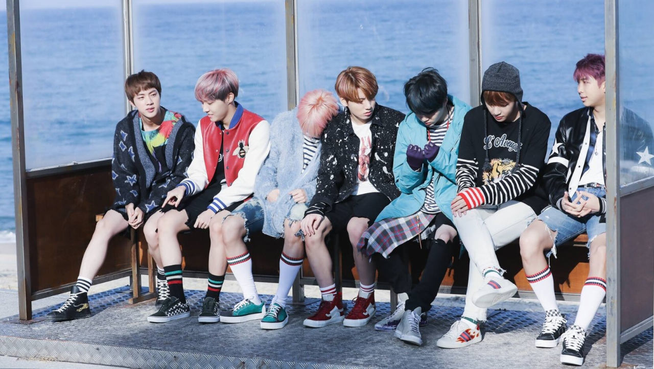 BTS ‘봄날’ 뮤비 촬영지 버스정류장, 주문진 향호해수욕장