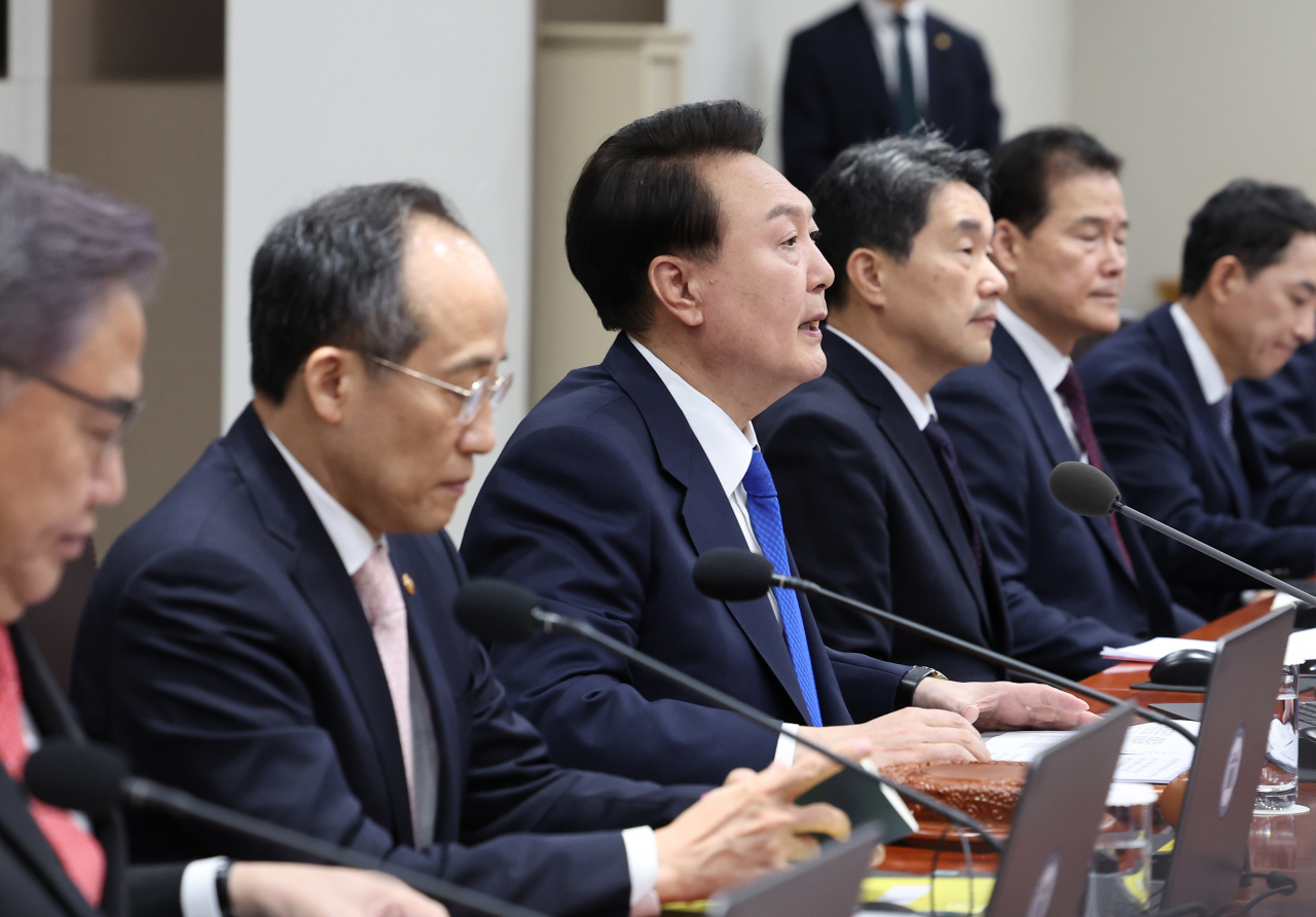 윤석열 대통령이 28일 서울 용산 대통령실 청사에서 열린 국무회의에서 발언하고 있다. [연합]