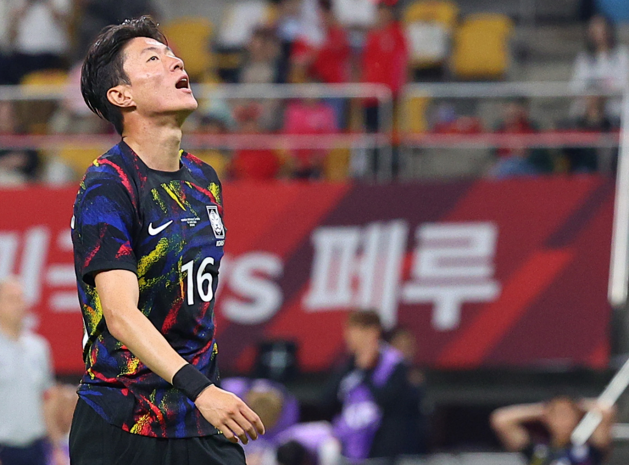 지난 6월 부산에서 열린 축구 국가대표팀 평가전 대한민국과 페루의 경기에서의 황의조. [연합]