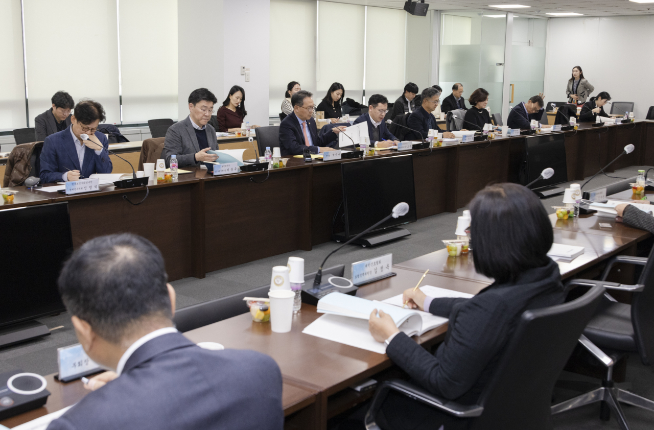 28일 서울 서초구 국제전자센터에서 열린 2023년 제24차 건강보험정책심의위원회. [연합]