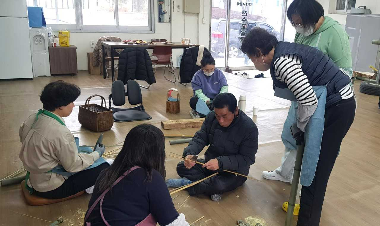 담양군은 대나무공예 기술의 전승, 발전과 대나무공예의 대중화를 위해 매년 대나무공예 전수 교육을 추진하고 있다.
